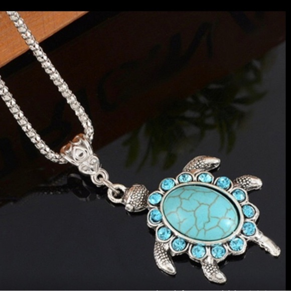 Jewelry - NEW Turquoise Color Stone & Crystals Sea Turtle Pendant Silver Plated Necklace